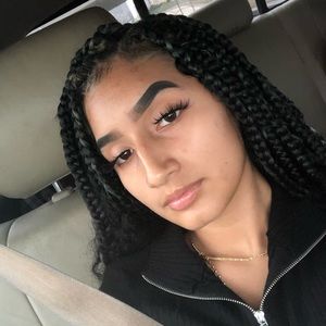 Meet your Posher, Adilene
